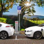 Colonnine di ricarica auto elettriche nelle stazioni di servizio di carburante: i Comuni possono imporre l’obbligo di istallazione, ma non a tappeto